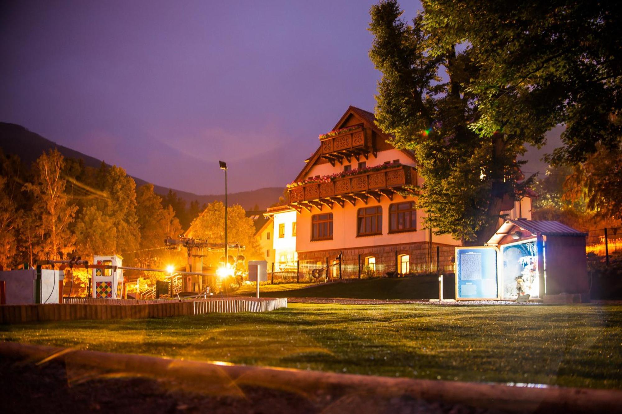 Przystanek Bavaria - Sauny, Parking Oraz Wstep Do Parku Bajek W Cenie! كارباش المظهر الخارجي الصورة