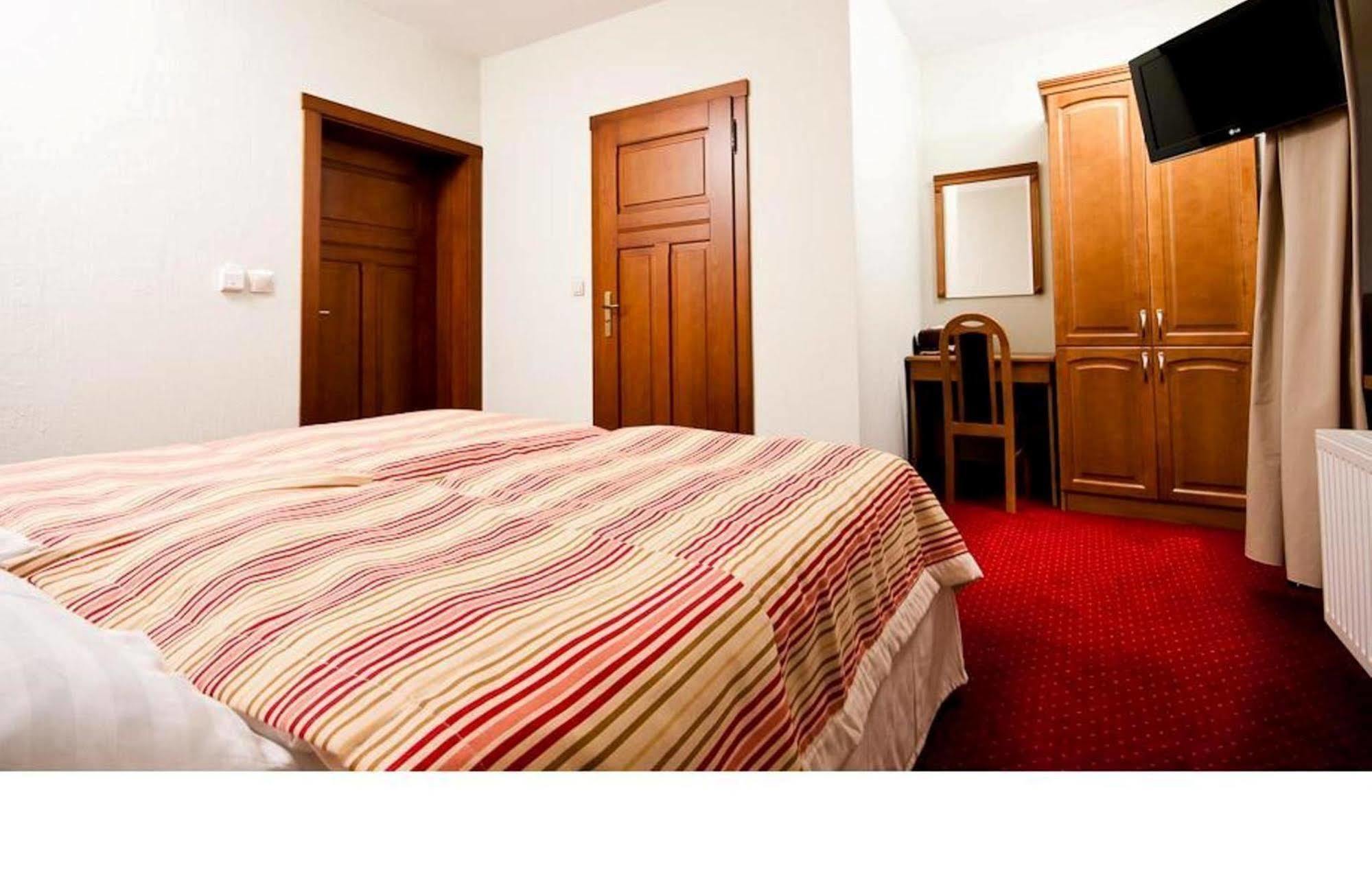 Przystanek Bavaria - Sauny, Parking Oraz Wstep Do Parku Bajek W Cenie! كارباش المظهر الخارجي الصورة