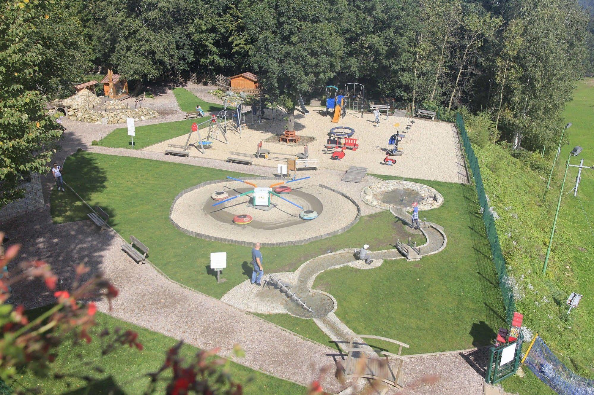 Przystanek Bavaria - Sauny, Parking Oraz Wstep Do Parku Bajek W Cenie! كارباش المظهر الخارجي الصورة